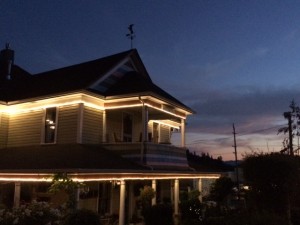Tranquil and soft lights prepare us for a good nights rest in Myrtle Creek -