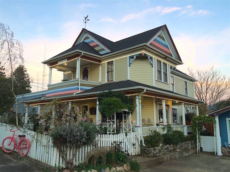 Right off I-5 is The Painted Lady B & B
